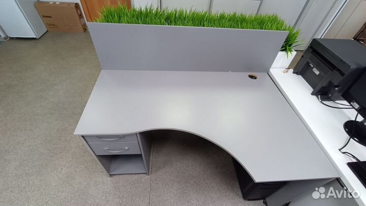 Стол офисный угловой