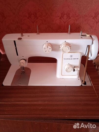 Швейная машина Чайка 142м