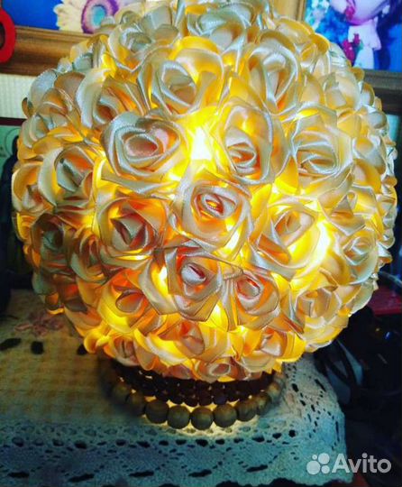 Светильник из цветов из лент