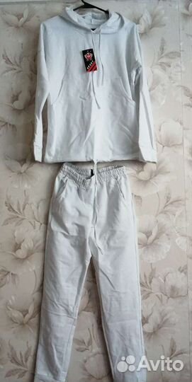 Спортивный костюм женский