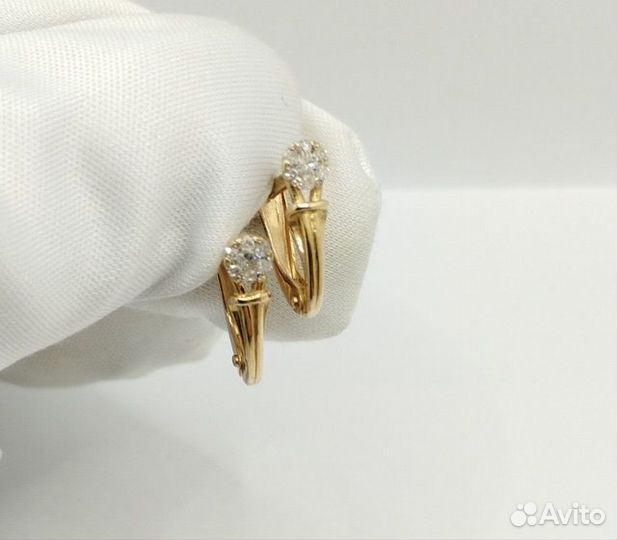 Золотые серьги с камнем