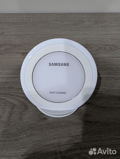 Беспроводная зарядка Samsung EP-NG930