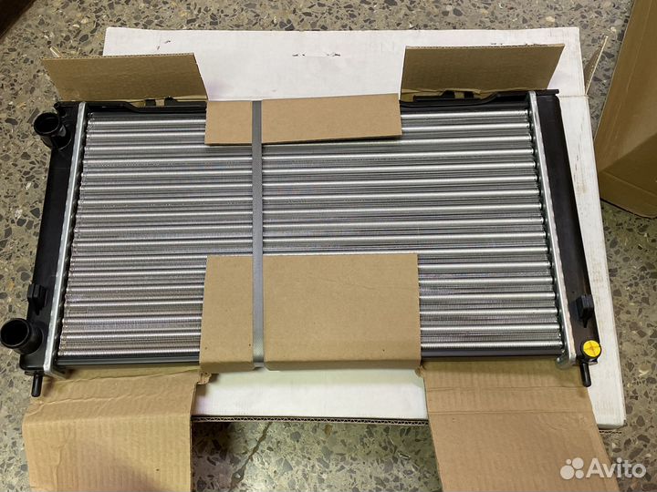 Радиатор охлаждения Приора Xalla