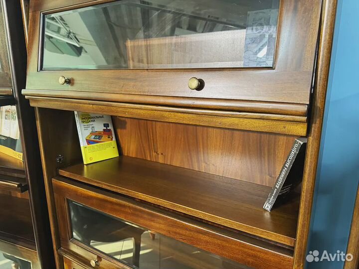 Книжный шкаф 