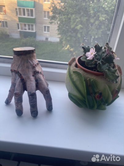 Рука вещь уэнсдэй