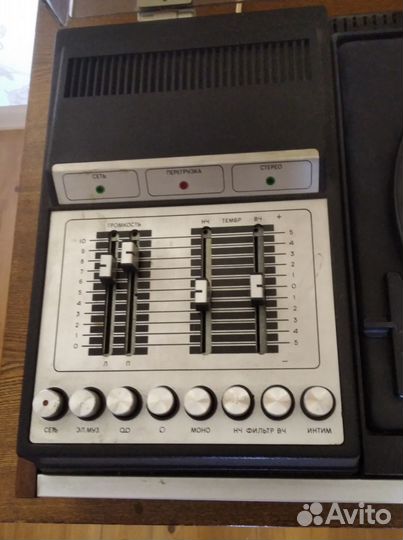 Проигрыватель винила СССР