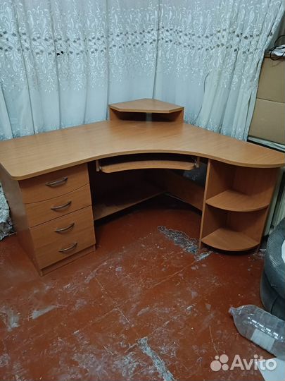 Офисный стол