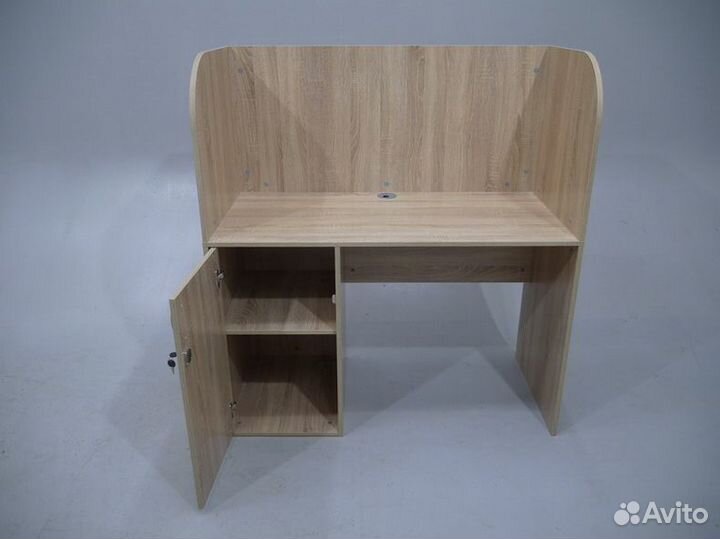 Стол с перегородкой