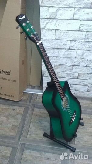 Гитара темно-зелёная