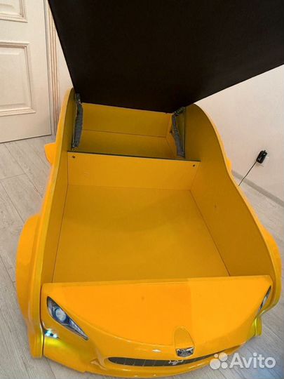 Детская кроватка-машинка