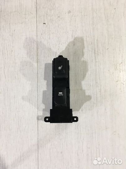 Кнопка стеклоподъемника задняя KIA optima 3 2.4 ат