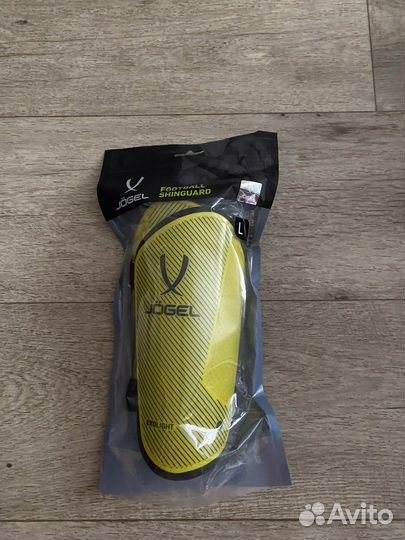 Футбольные щитки