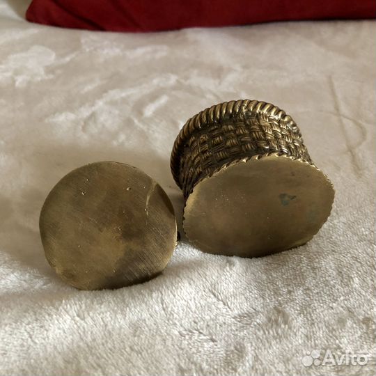 Бронзовая шкатулка-корзинка с фигуркой собачки