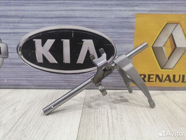 Вилка пятой передачи переключения скорости Renault