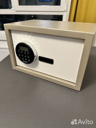 Сейф металлический