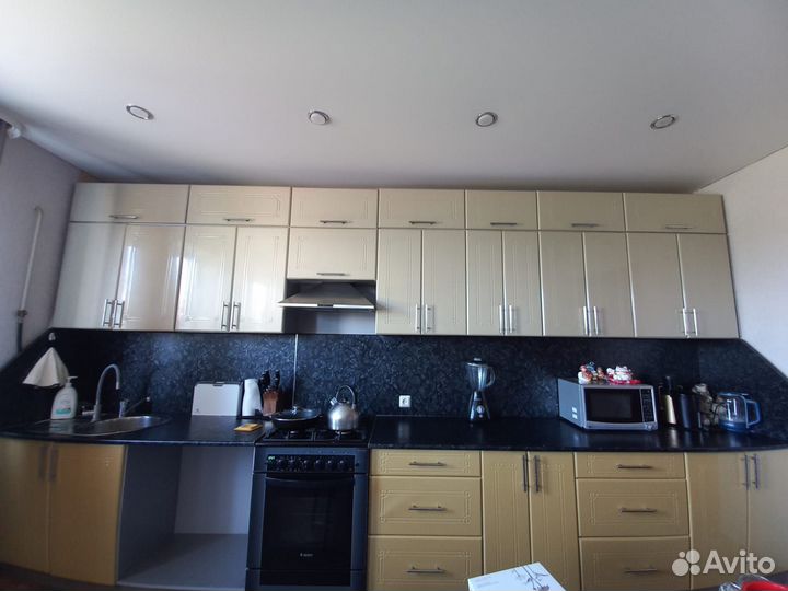 Кухонный гарнитур из массива бу