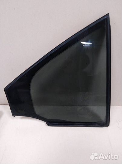 Стекло двери задней правой форточка Nissan Primera
