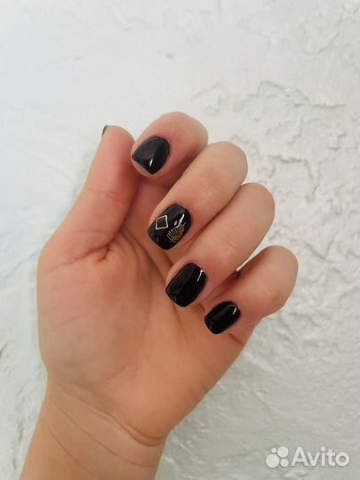 Модель на маникюр