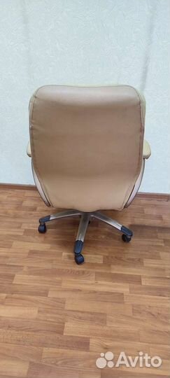 Офисное кресло