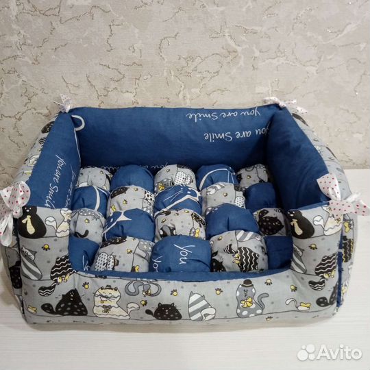 Лежанка для мелких собак и кошек