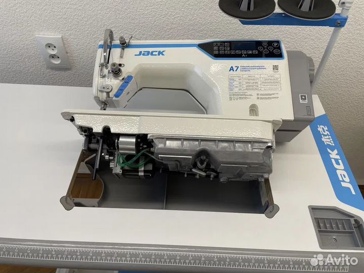 Автоматическая промышленная швейная машина