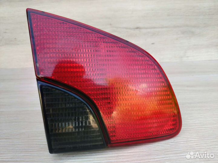 Фонарь задний левый внутренний Peugeot 406 wagon