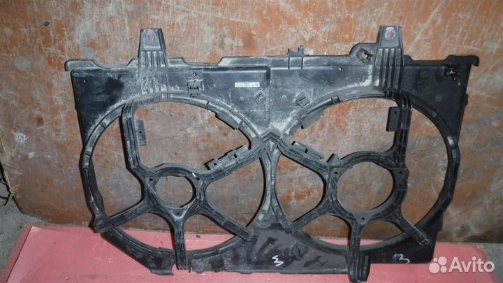 Диффузор вентилятора Nissan Liberty (M12) 1998–20