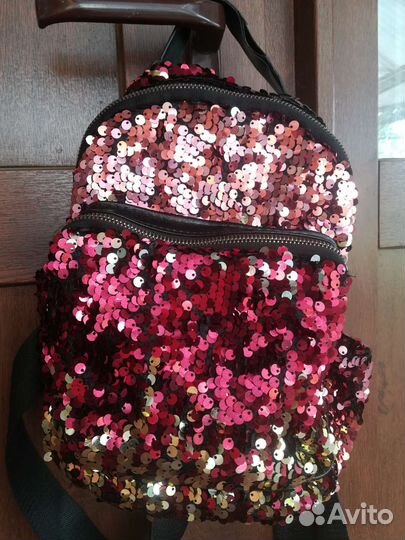 Модный рюкзачок с пайетками для девочки
