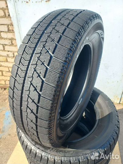 Bridgestone Blizzak VRX 215/65 R16