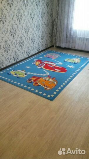 Ковер в детскую комнату бу короткошерстный