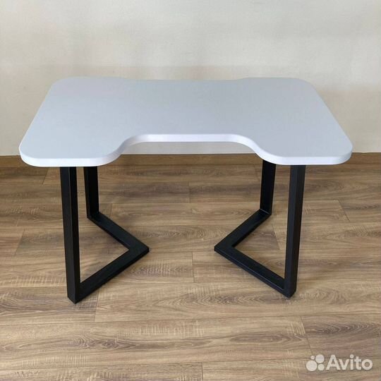 Компьютерный стол 'Able Angle'
