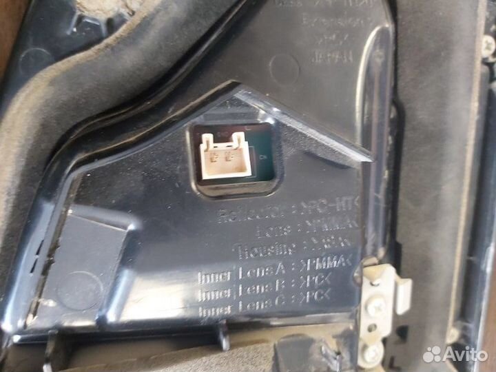 Стоп-сигнал задний левый Toyota Land Cruiser 200