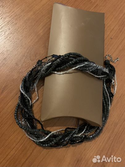 Витое колье серебристо-черное из бисера