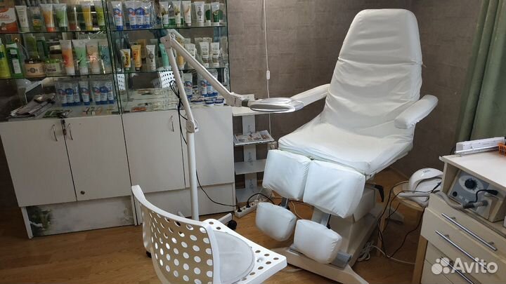 Маникюр педикюр