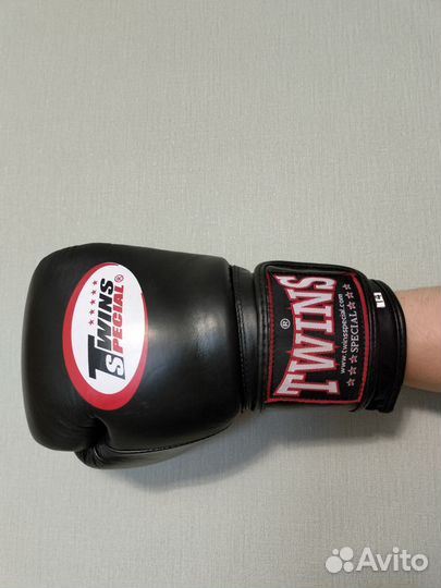 Боксерские перчатки Twins Special 14 oz