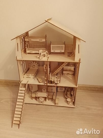 Игрушечный домик деревянный