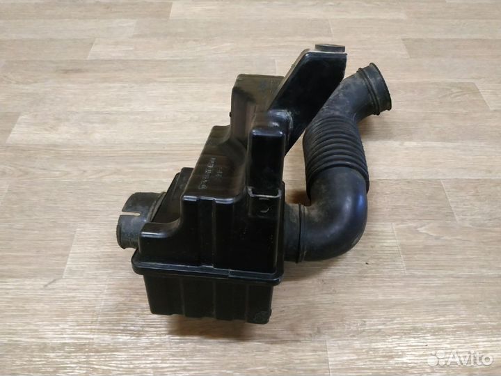 Резонатор воздушного фильтра Suzuki Liana