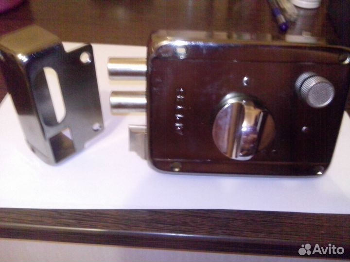 Замок дверной 