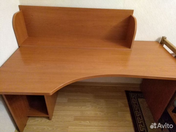 Письменный стол для школьника