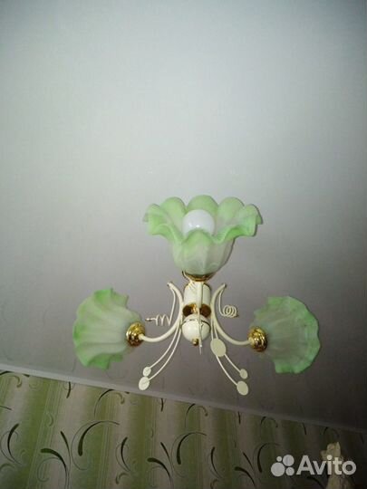 Продается люстра в хорошем состоянии