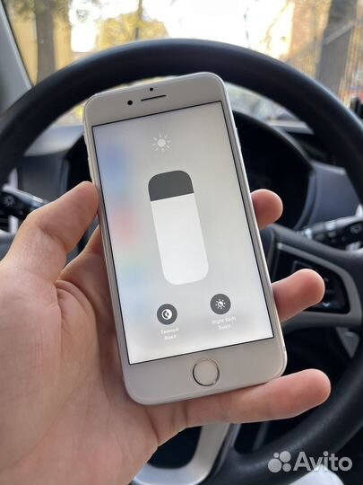 iPhone 8, 64 ГБ
