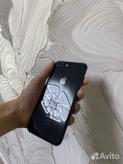 iPhone 8 Plus, 64 ГБ