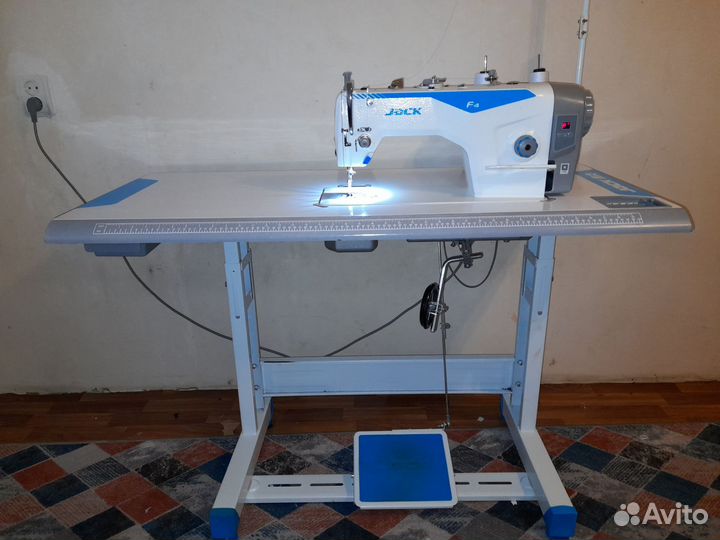 Швейная машина jack f4