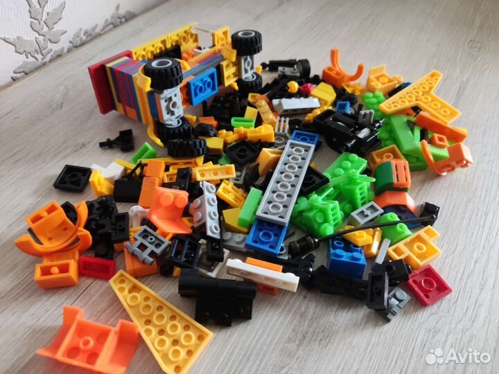 Lego игрушки в перемешку