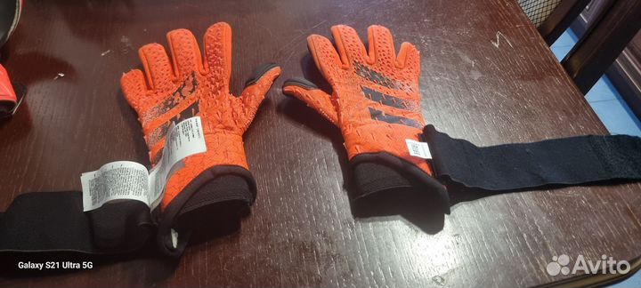 Вратарские перчатки adidas predator