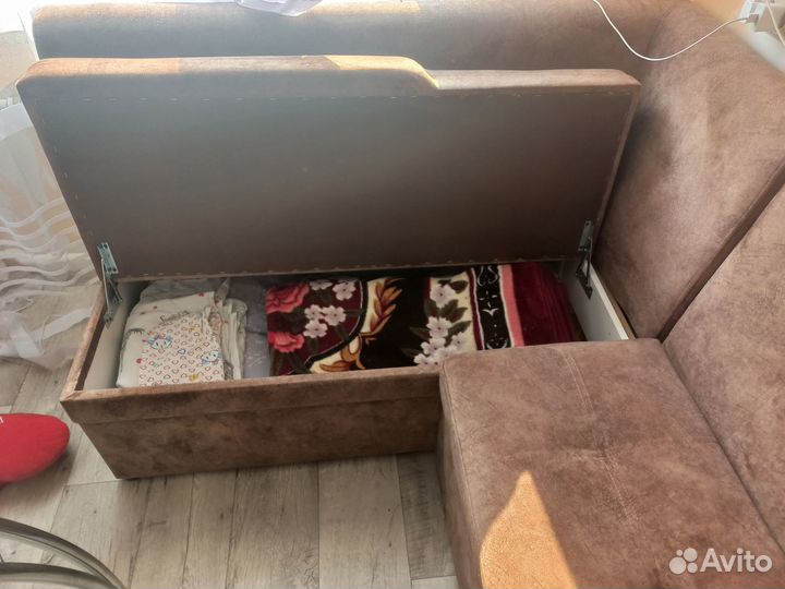 Кухонный угловой диван со спальным местом бу
