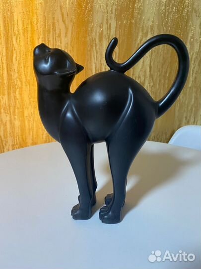 Статуэтка кошка