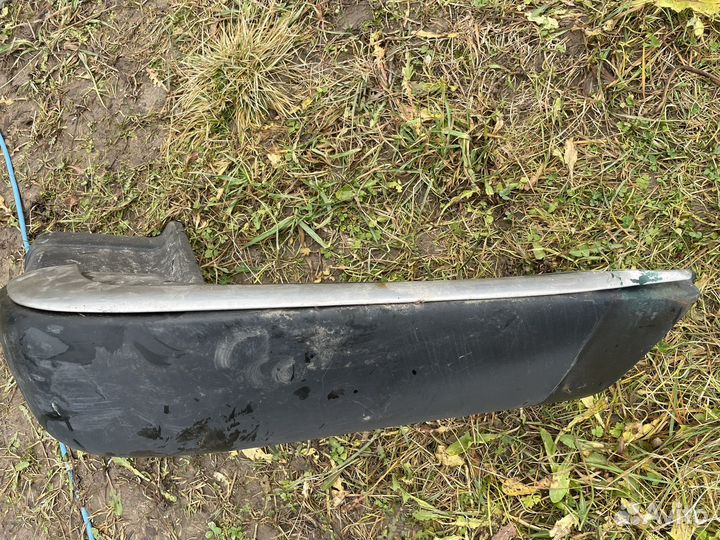 Правый клык заднего Toyota Land Cruiser 80