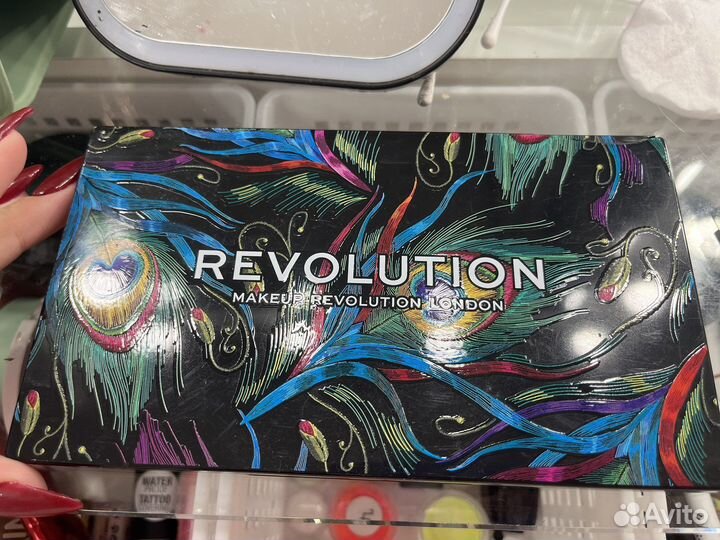 Палетка теней revolution