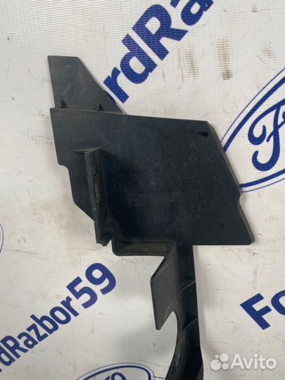 Дефлектор радиатора передний правый Mazda Mazda6